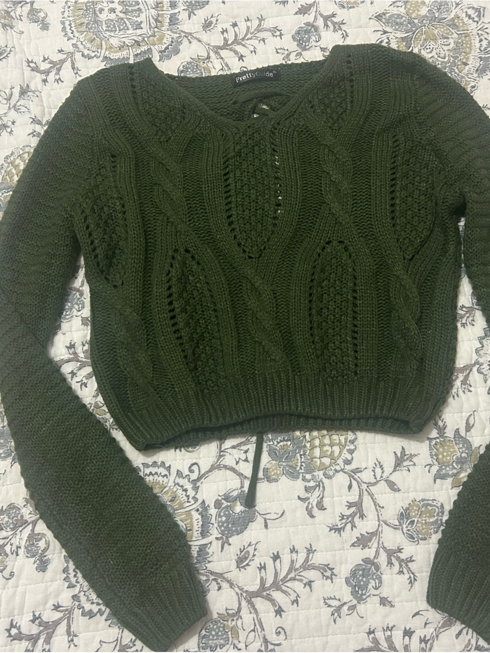 PrettyLittleThing Olive Green Cable Knit V-Neck Cropped Sweater